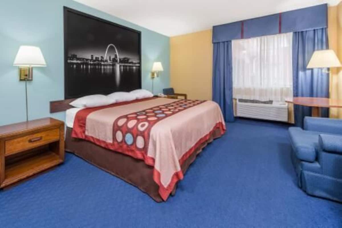Pillowtop beds, in-room safe, desk, laptop workspace