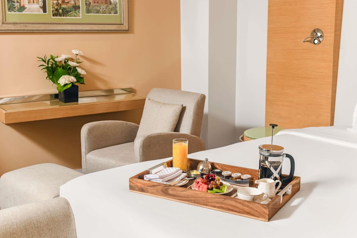 1 bedroom, Egyptian cotton sheets, premium bedding, minibar