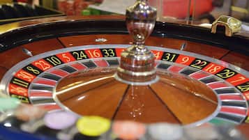 Una ruleta con casilleros numerados y un eje central.