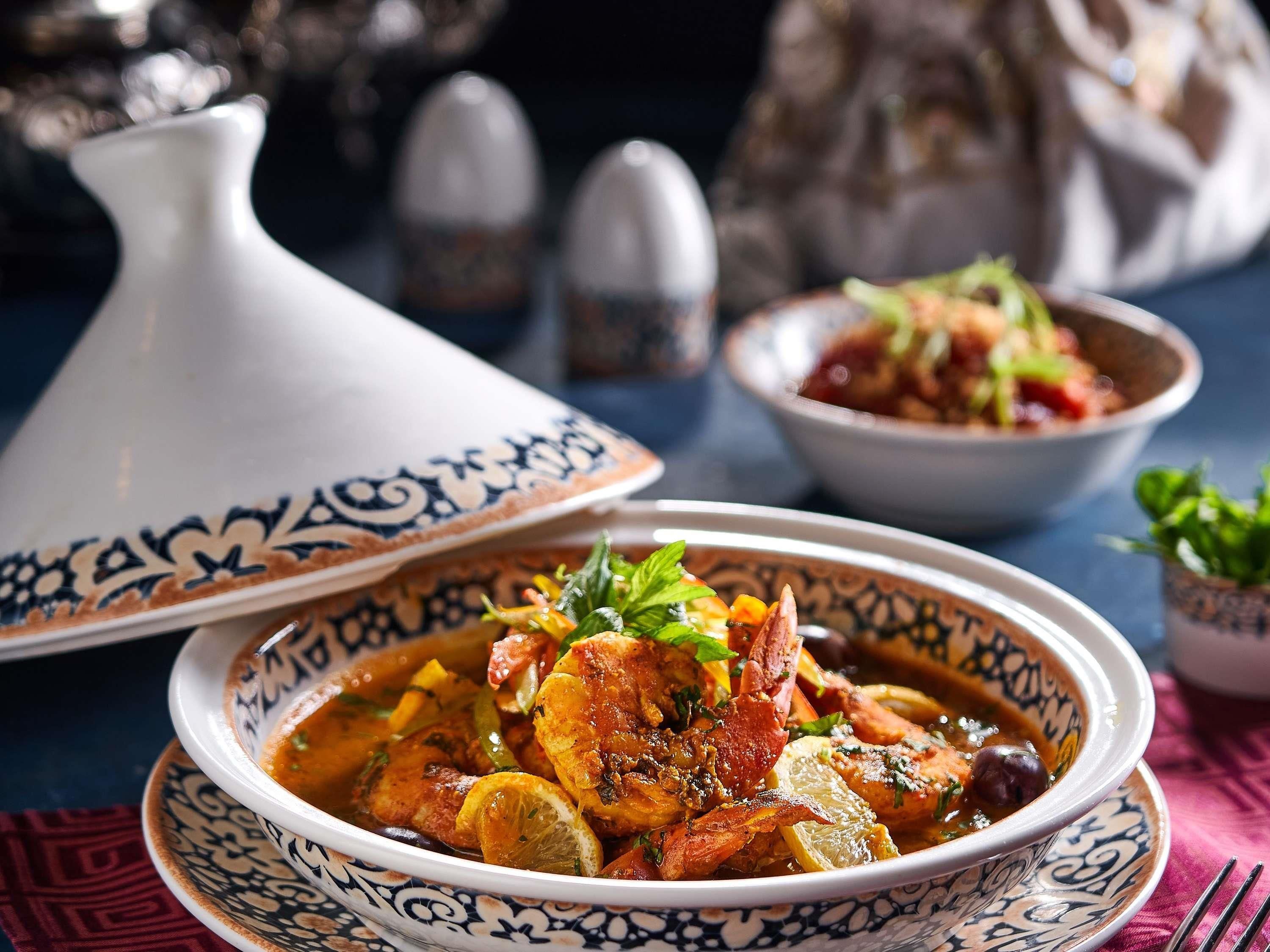4 restauranter: frokost, lunsj og middag serveres