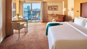 Luxe kamer, 1 kingsize bed, toegang tot de clublounge (Nile View) | Lakens van Egyptisch katoen, luxe beddengoed, een minibar
