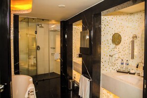 Family Suite, 2 Bedrooms, River View | Bathroom