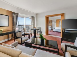 Phòng Suite Club, 1 giường cỡ king, quyền sử dụng Club Lounge (Prestige) | Bộ tr  ải giường bằng vải cotton Ai Cập, bộ đồ giường cao cấp, minibar 
