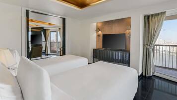 Suite Keluarga, 2 kamar tidur, pemandangan sungai | Seprai katun Mesir, seprai premium, minibar, dan brankas