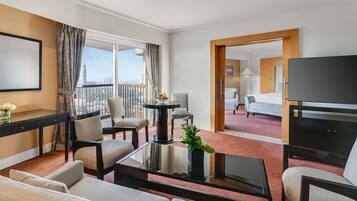 Egyptian cotton sheets, premium bedding, minibar, in-room safe