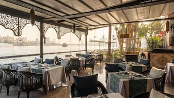 4 ristoranti; aperti a colazione, a pranzo e a cena