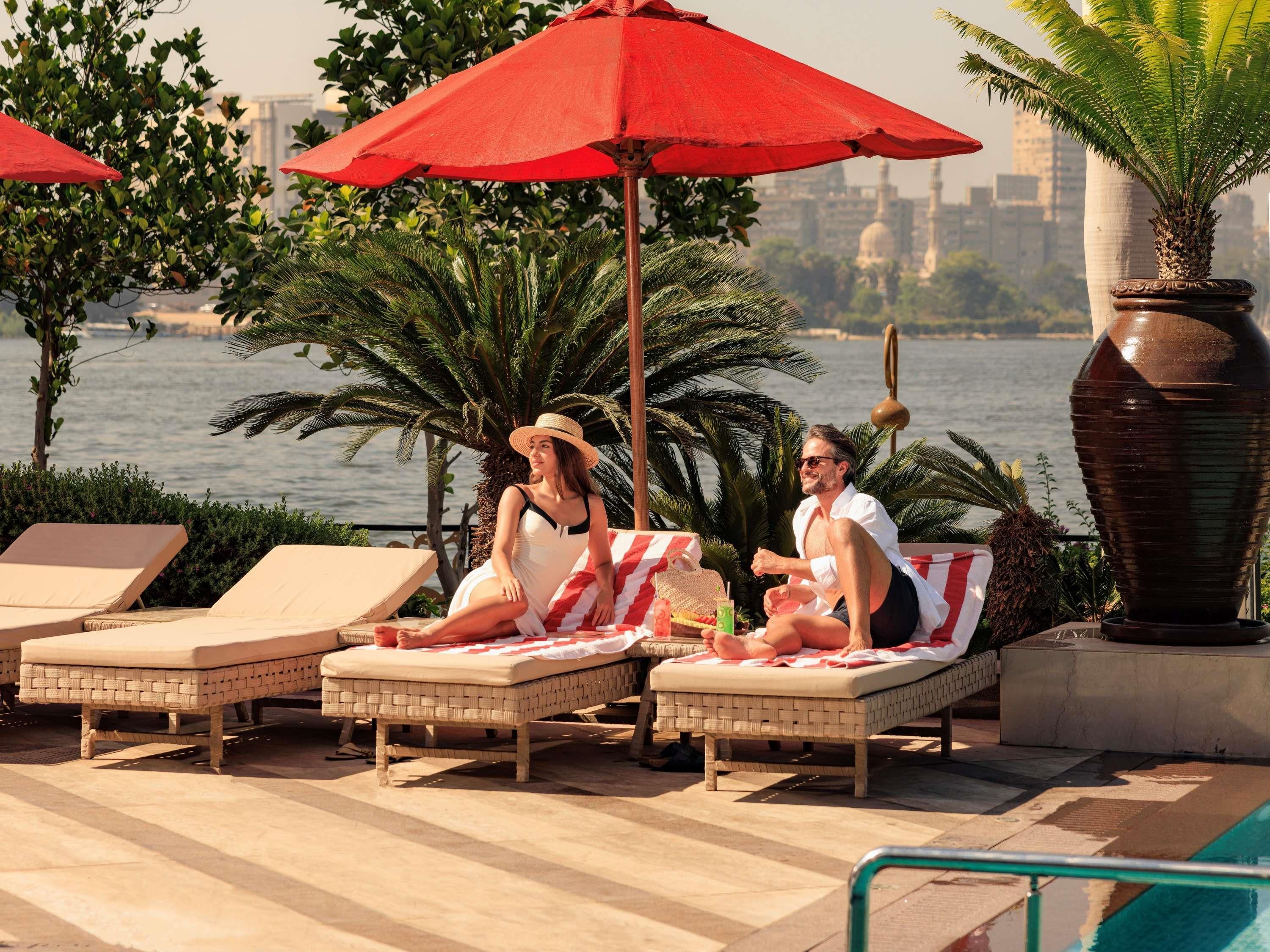 2 bars/lounges, poolside bar