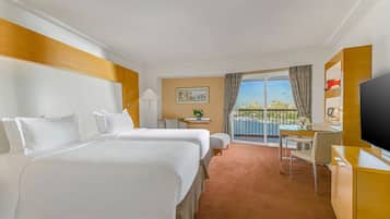 Egyptian cotton sheets, premium bedding, minibar, in-room safe