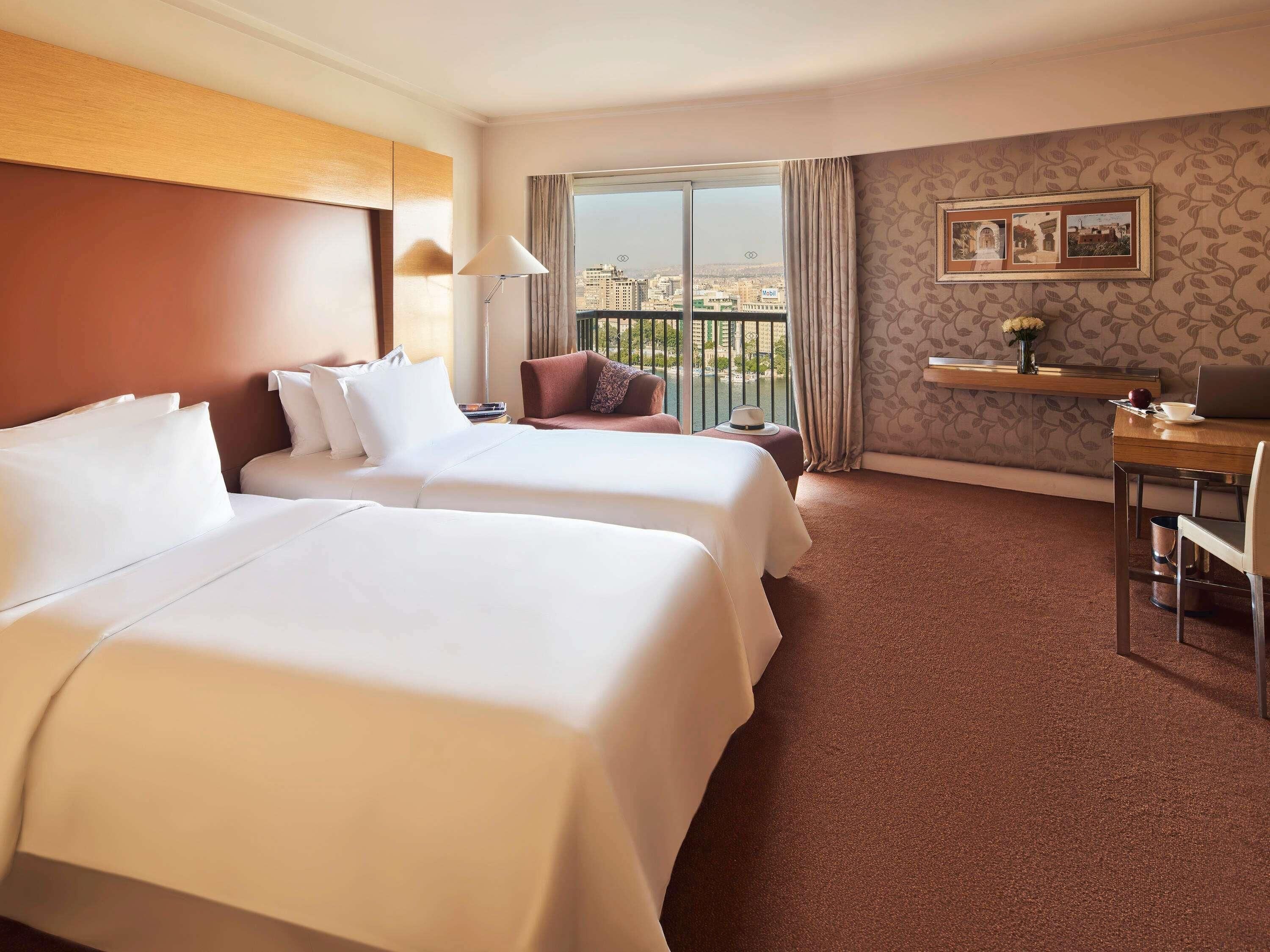 ラグジュアリー ルーム シングルベッド 2 台 (Nile View) | エジプト綿のシーツ、高級寝具、ミニバー、セーフティボックス (室内)