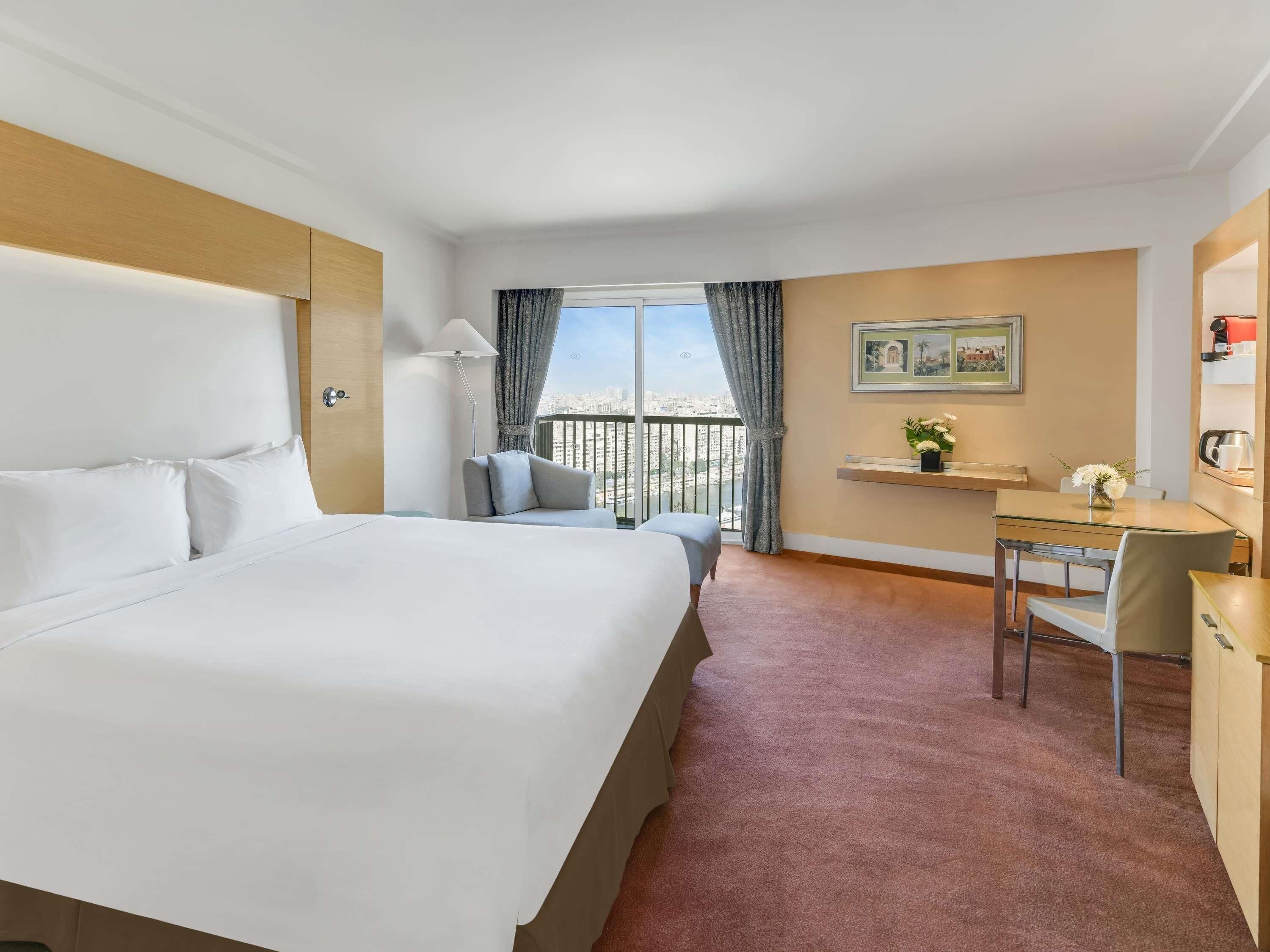 Premium-Zimmer, 1 King-Bett, Flussblick (High Floor, Partial Nile View)