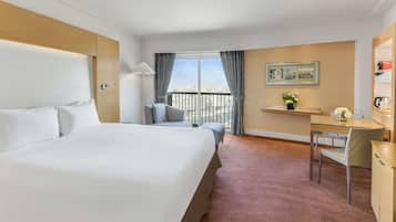 Premium Room, 1 King Bed, River View (High Floor, Partial Nile View)