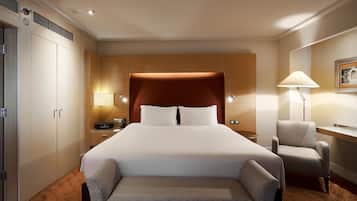Junior Suite, 1 King Bed (Partial Nile View) | 1 bedroom, Egyptian cotton sheets, premium bedding, minibar