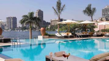 2 barer/lounger og bassengbar