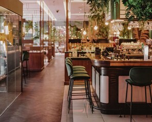 2 restaurantes: opção de café da manhã, almoço e jantar