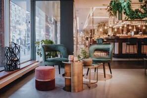 Déjeuner, dîner et souper servis sur place; cuisine internationale