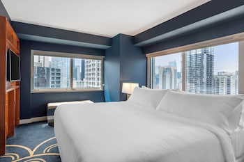 Corner Suite King Bed & Sofa Bed | 1 bedroom, premium bedding, pillowtop beds, in-room safe at Omni Chicago Hotel