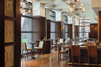 Bar (on property) at Omni Chicago Hotel