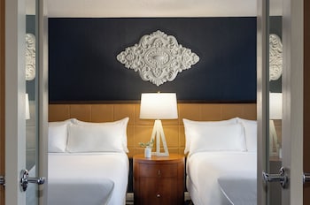 One Bedroom Suite with 2 Double Beds & Sofa Bed | 1 bedroom, premium bedding, pillowtop beds, in-room safe at Omni Chicago Hotel