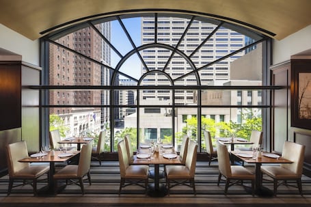 Breakfast and dinner served . Omni Chicago Hotel