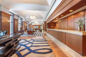 Lobby lounge at Omni Chicago Hotel