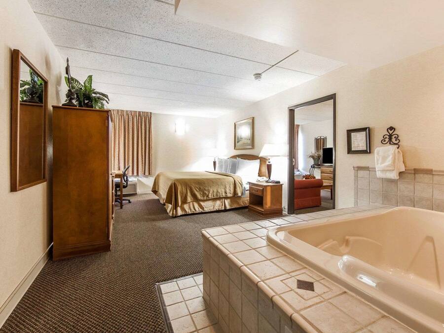 Individuell eingerichtet, Schreibtisch, kostenlose Babybetten