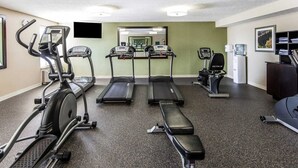 A gym with treadmills, ellipticals, and a stationary bike. - Quality Inn Chillicothe (Chillicothe)