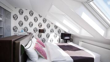 ملاءات للفراش لا تسبب الحساسية وألحفة محشوة بالريش وميني بار