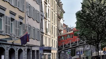 المنشأة من الخارج