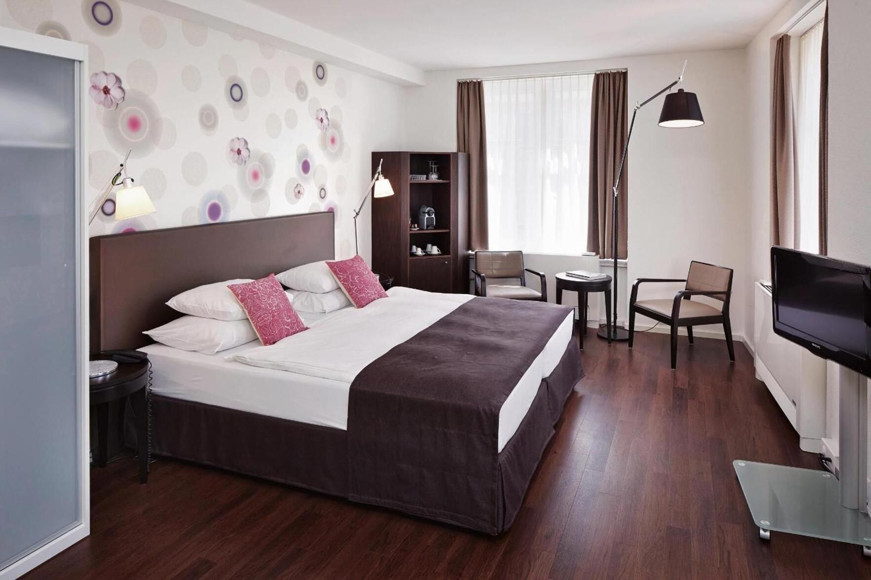 Literie hypoallergénique, couette en duvet d'oie, minibar