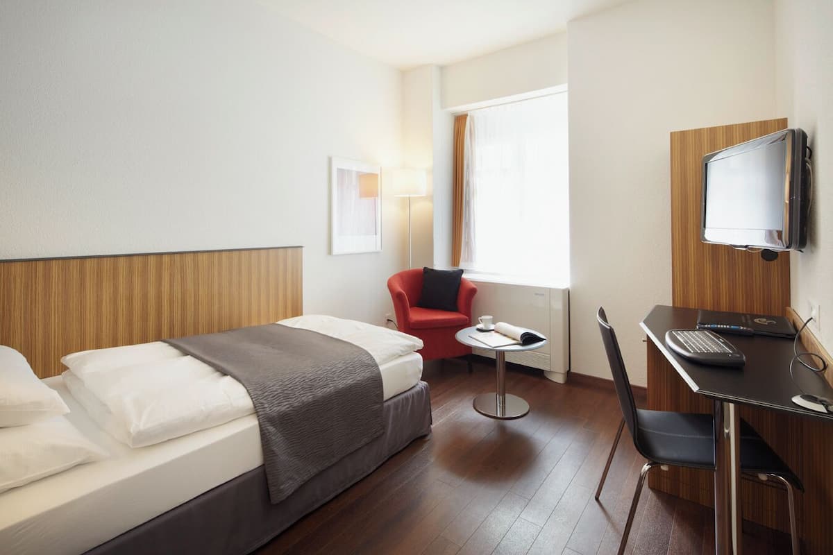 Literie hypoallergénique, couette en duvet d'oie, minibar