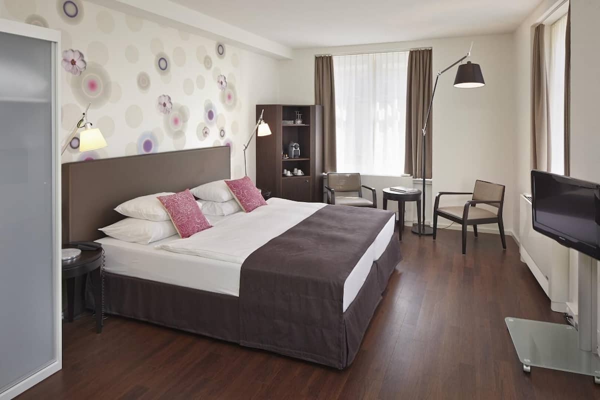 Literie hypoallergénique, couette en duvet d'oie, minibar
