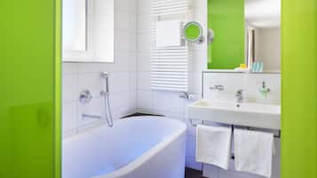 Articles de toilette de luxe, sĂšche-cheveux, serviettes fournies, savon