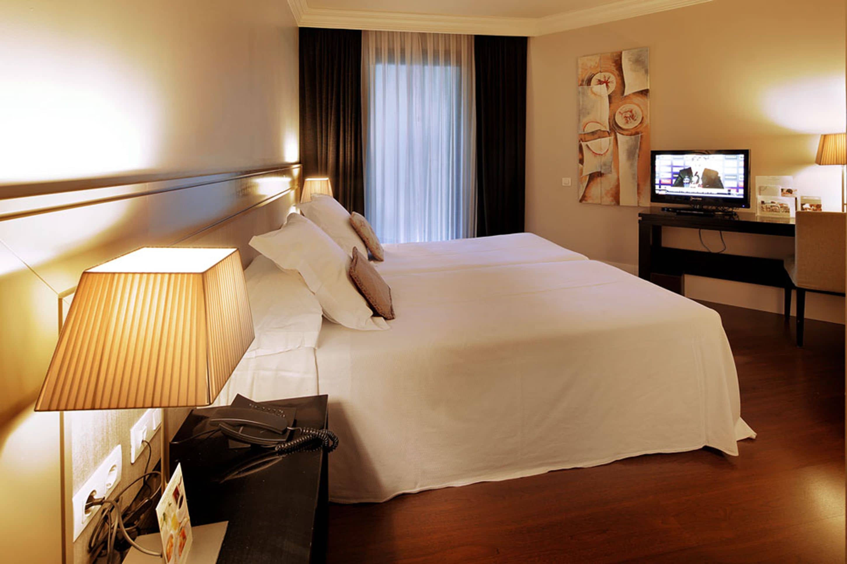 comfort triple room | 1 bedroom, premium bedding, in-room safe, desk