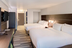 Rom – standard, 2 queensize-senger | Safe på rommet, skrivebord og skrivebord for bærbar PC