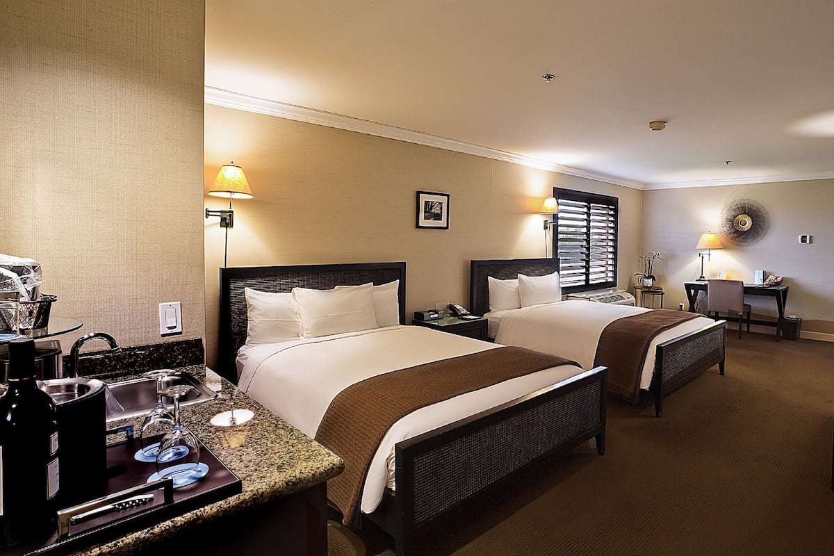 Egyptian cotton sheets, premium bedding, minibar, in-room safe