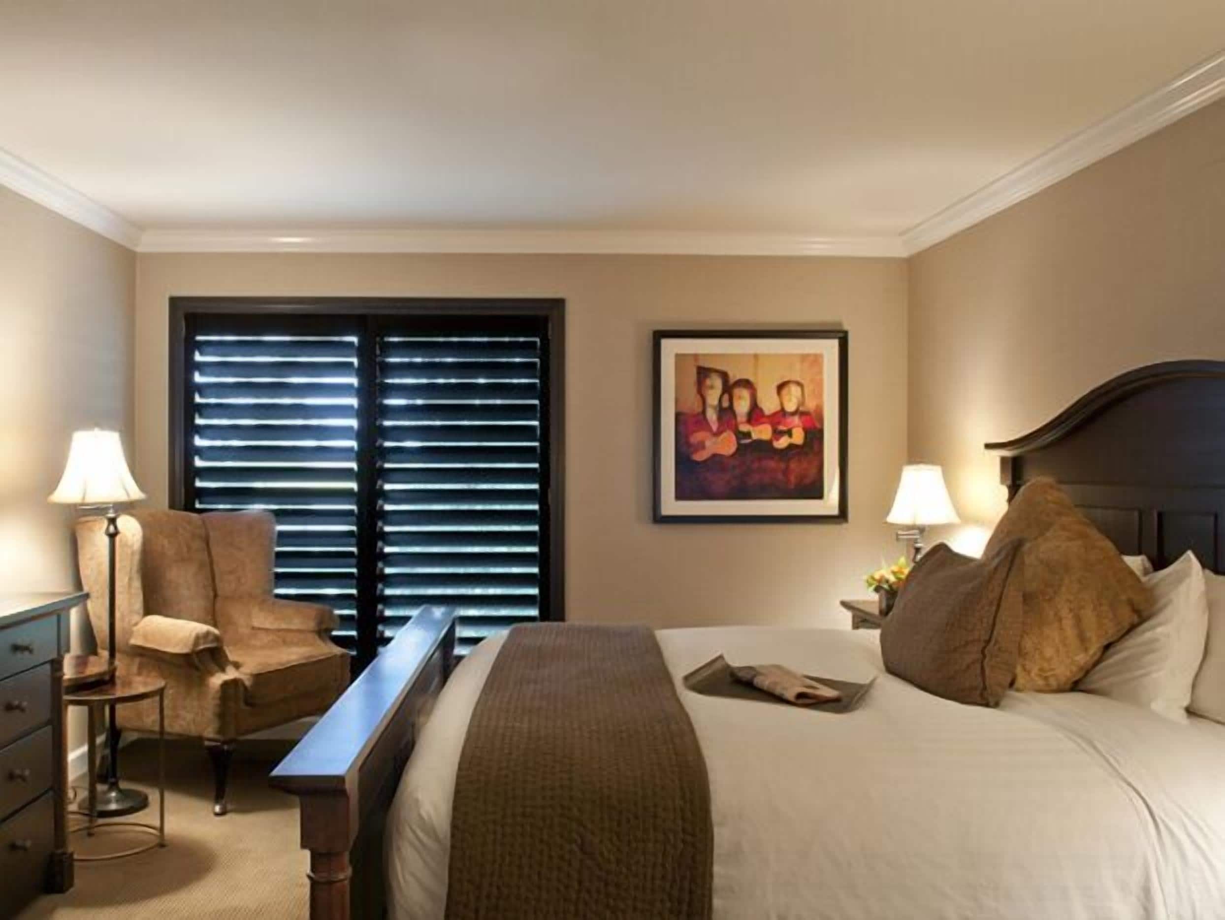 egyptian cotton sheets, premium bedding, minibar, in-room safe