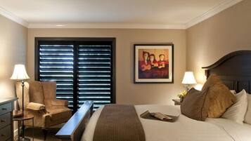 Egyptian cotton sheets, premium bedding, minibar, in-room safe