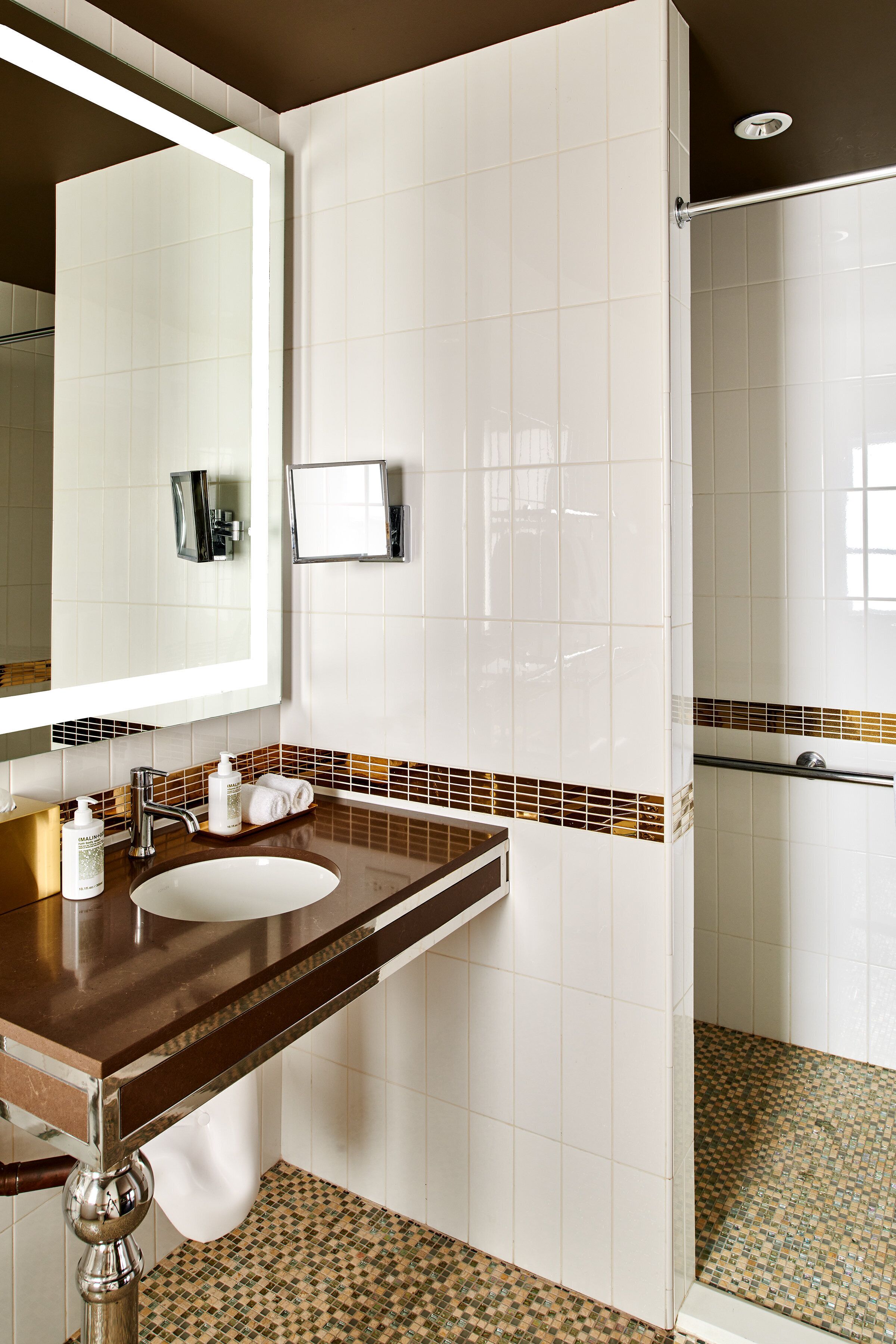 room, 1 king bed, mobility accessible (swim up) | bathroom | rainfall showerhead, designer toiletries, hair dryer, bathrobes