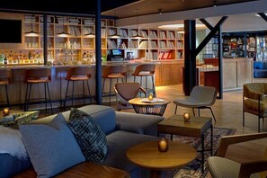 Bar (on property) - Hotel Ziggy on Sunset (West Hollywood)