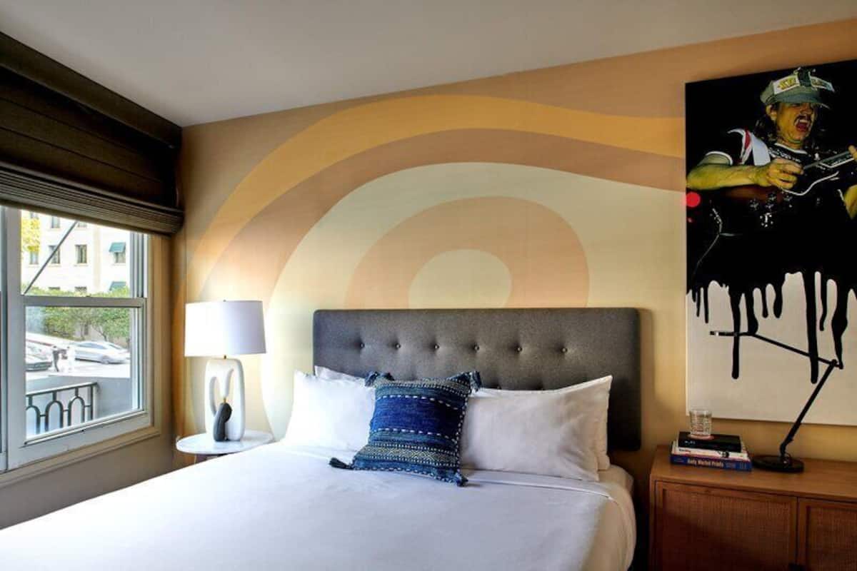 Room, 1 King Bed (Sunset Strip King) | Premium bedding, pillowtop beds, in-room safe, desk
