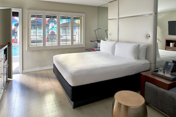 Premium bedding, pillowtop beds, in-room safe, desk at Hotel Ziggy Los Angeles