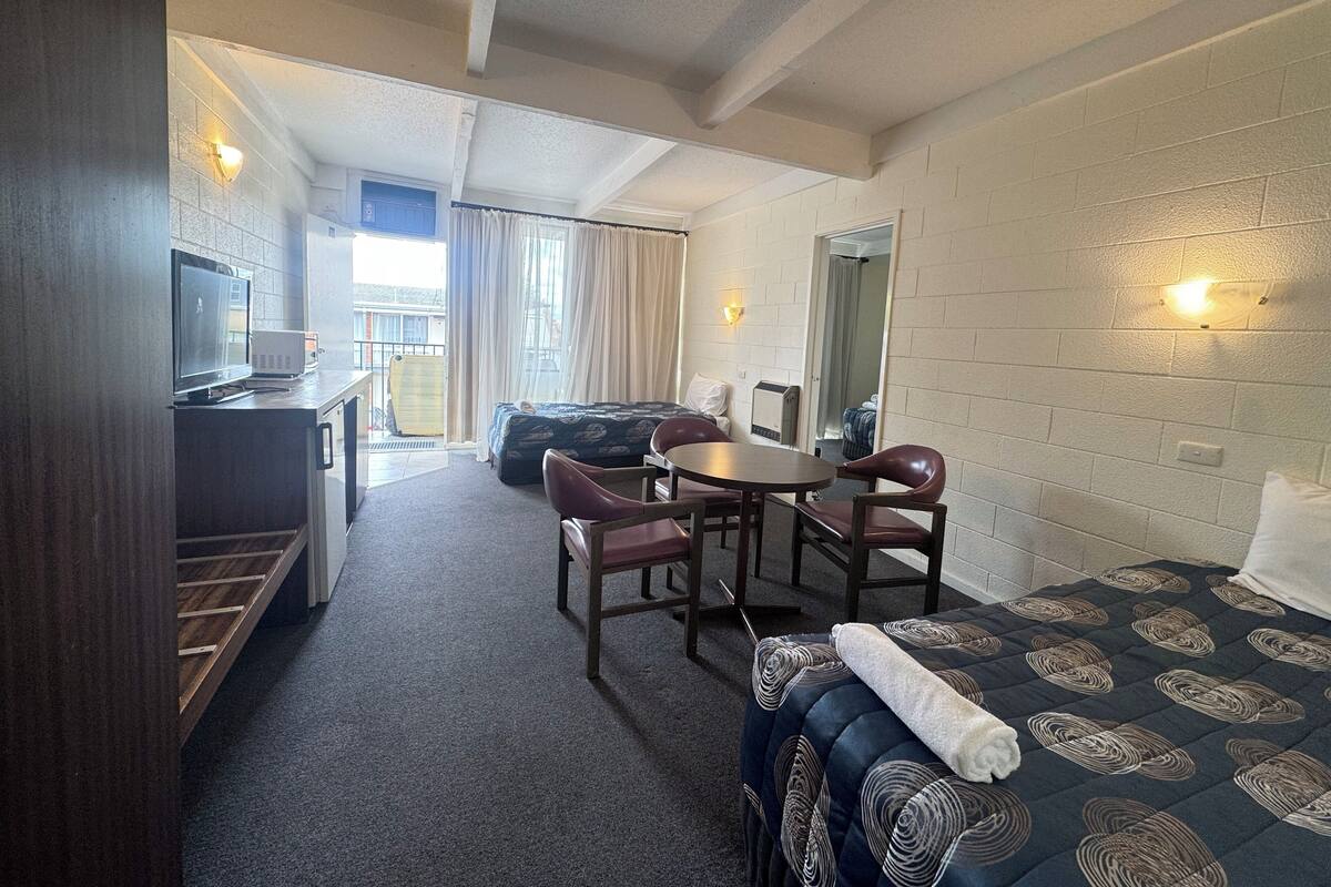 Family Room | Free WiFi