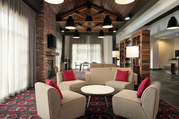 Lobby lounge
