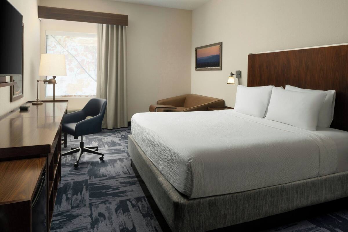 Premium bedding, pillow-top beds, in-room safe, desk