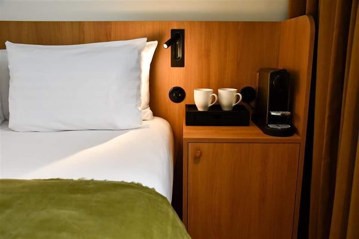 Habitación Confort | Minibar, caja fuerte, decoración individual y mobiliario individual