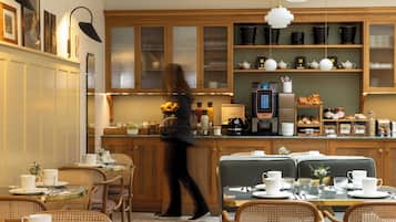 Frokostbuffé hver dag (EUR 18 per person)