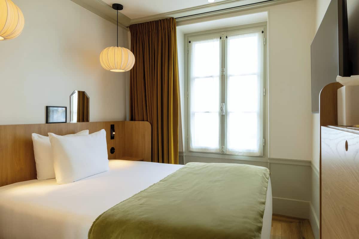 Comfort Single Room | Minibar, in-room safe, desk, blackout drapes