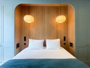 Minibar, in-room safe, individually decorated, individually furnished - Hotel Casimir (Paris)