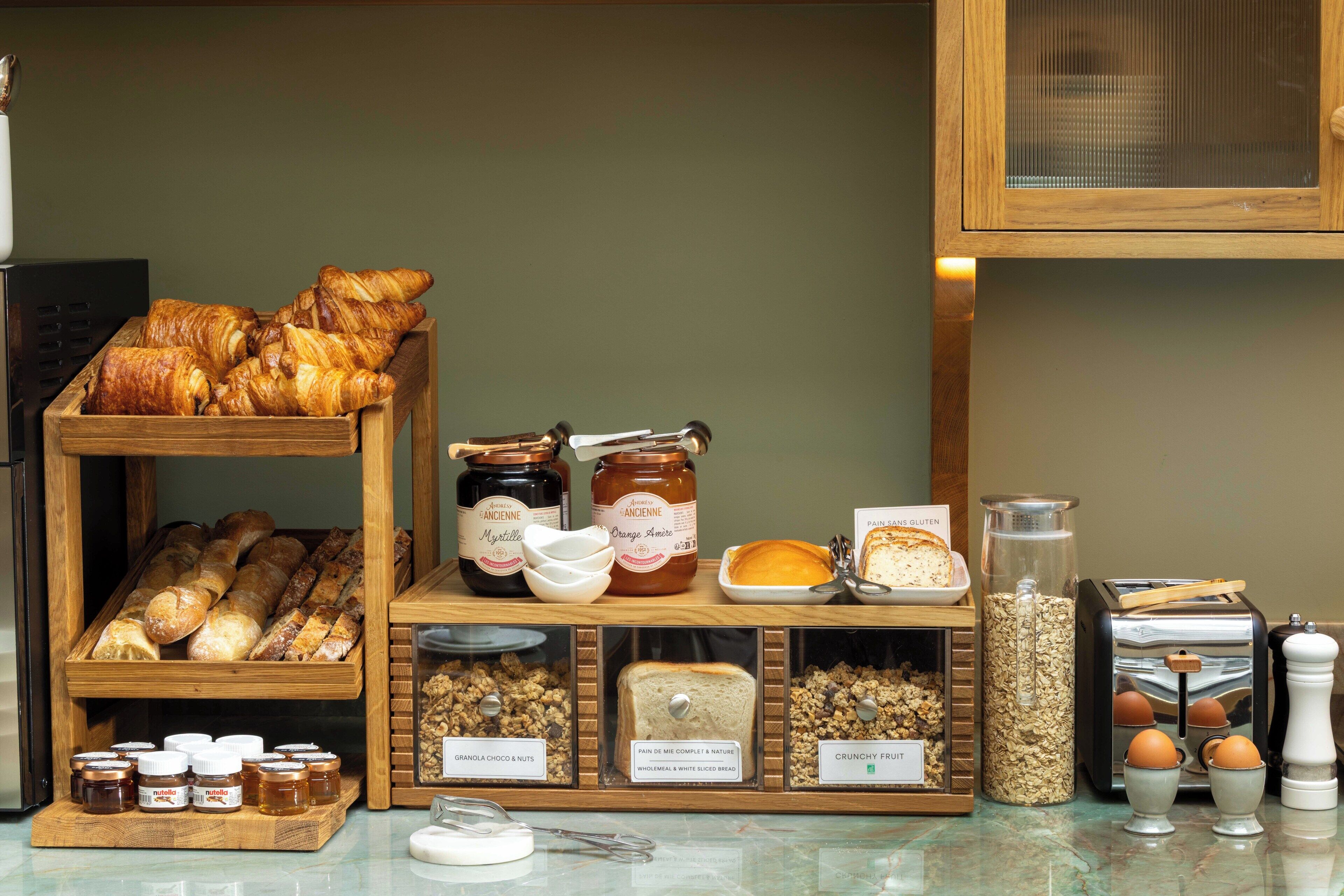 Desayuno buffet diario (EUR 18 por persona)