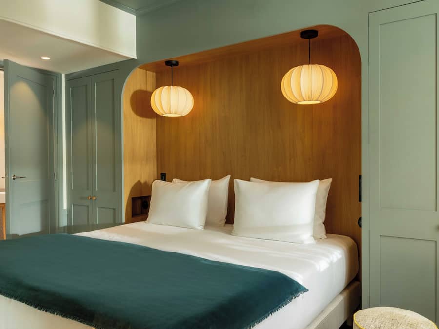 Classic Room | Minibar, in-room safe, individually decorated, individually furnished